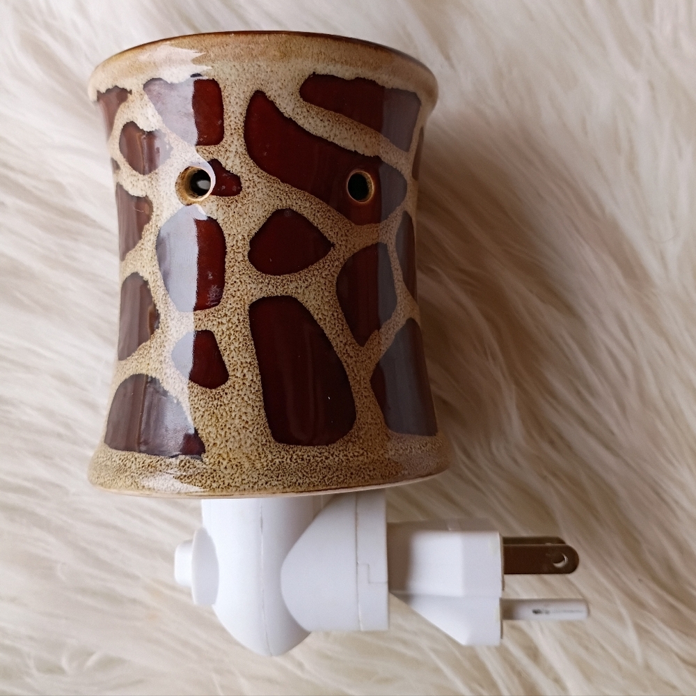 Scentsy Giraffe Animal Print Plug In Night Light Wax Warmer